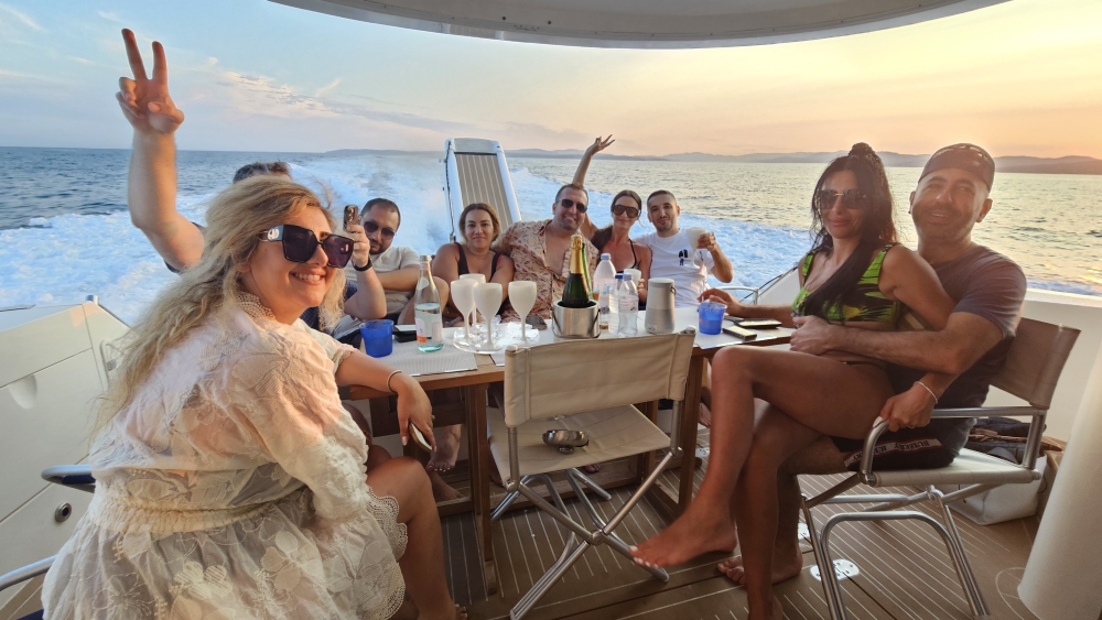Fairline  photo 4
